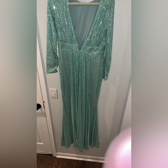 Teal sequin gown - Picture 3 of 4